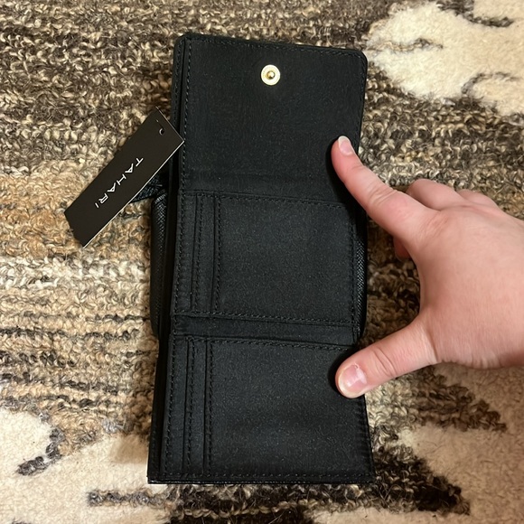 Tahari Mini Black Wallet - Picture 3 of 6
